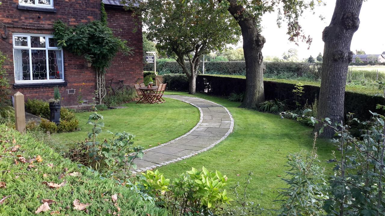 Bed and Breakfast The School House Warrington  Esterno foto